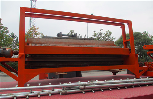 湿式磁选机，如何才能调整好湿式磁选机的磁系偏角？厂家_铁矿磁选机在铁粉选别中起什么作用？磁场一般为多少_磁块如何排列 