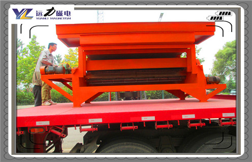 广东钛尾矿湿式磁选机_广东钛尾矿湿式磁选机铁精粉流程及转速有什么规定 ,在保证选矿效果的前提下，如果矿浆流速越快，则设备在单位时间内处理能力及单位时间内精矿的产量提升，同时由于 减少了电耗、人工成本等选矿成本，有利于选矿收益的增加。而实际选矿生产中，矿浆流速是受到诸多限制的，不可能无限制的提高矿浆流速来提升选矿收益。 一、广东钛尾矿湿式磁选机_广东钛尾矿湿式磁选机铁精粉流程及转速有什么规定 1、从选矿作用力的角度考虑。流经磁选工作面的矿浆速度决定了作用于沉积在梯度吸附区域表面颗粒上的剪切力，因此，影响到磁性chanp-in的回收率和品位，一般情况下，流速过高时会造成磁性超贫品位的增加而同时损失部分回收率。 2、选择不同号磁选机设备是根据客户产量及需求而定，而麻豆传媒免费在线观看麻豆传媒免费在线观看磁电选矿设备厂生产小磁选机也是根据客需求而定制，随着路打开，越来越多小产量客户来选择小磁选机，它在市场上有***客户群。麻豆传媒免费在线观看磁电选矿机械小磁选机设备筒皮采进耐磨涂层替了普通筒皮，耐磨度了8-10倍左右，同时磁选机滚筒是***度稀土永磁材料来制造，这样保证磁选机磁力持久性，磁场可以从500GS-13500GS以上都可以定制，合理结构设计及磁系组装 二、广东钛尾矿湿式磁选机_广东钛尾矿湿式磁选机铁精粉流程及转速有什么规定 1、湿式磁选机有三种槽体：顺流槽体、逆流槽体、半逆流槽体。不一样槽体对于物料的精细度的工作也不一样，这个详细的选择还要依据周身环境的，地质及物料的特色，然后结合自然条件选择再依据设备的特色进行选择，防止出现“不适应”运作疑问出现。 2、湿式磁选机三种槽体的特色：顺流式湿式磁选机相对逆流式和半流式的槽体来说，它的处理才能大，顺流式槽体适宜于处理较粗粒度的强磁性物料的粗选和精选。顺流式磁选机有一个需要特色留意的地方即是：***严厉的操控给矿的粒度，不能过大或许过小，过大的时分脉石与磁性物体别离不开，磁性矿粒简单损失于尾矿，会下降精矿的质量。顺流式槽体湿式磁选机可以完成连体机工作，进步精矿的质量。 3、逆流式磁选机适宜于细粒强磁性矿藏的粗选与扫选工作，回收率较高，但精矿档次较低。由于粗粒物料易沉积阻塞选别空间，更不容别离开来，所以逆流型磁选机不适于处理粗粒物料，尽量防止运用逆流式湿式磁选机进行精选，牢记。 4、半逆流磁选机它一起具有自己顺流槽体的优势和逆流槽体的优势，半逆流磁选机在矿设技术流程中所占的比重略大。它充分体现了顺流式和逆流式的优势，而且还逾越了那两种槽体，由于它还适宜于处理0.5mm以下的矿粒的粗选和精选，不光可以多台串联和并联，还可以完成屡次的扫选和精选。