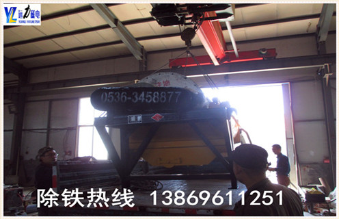 2.麻豆传媒免费在线观看磁电专业生产各种设备   麻豆MV免费观看,湿式磁选机,赤铁矿磁选机,褐铁矿磁选机,镜铁矿磁选机,锰矿磁选机等.拥有精良的加工设备,雄厚的科研力量,先进的工艺编排和现代化的管理,是磁选机设备定点生产企业.麻豆传媒免费在线观看为客户提供优质的售前技术服务,认真介绍各种设备的技术特点.要求及用途,为客户提供详尽的设备配置和合理的报价,在保证质量的前提下尽量降低客户的投资成本.我厂有各类小型磁选机试验设备,可为用户免费做选矿试验.